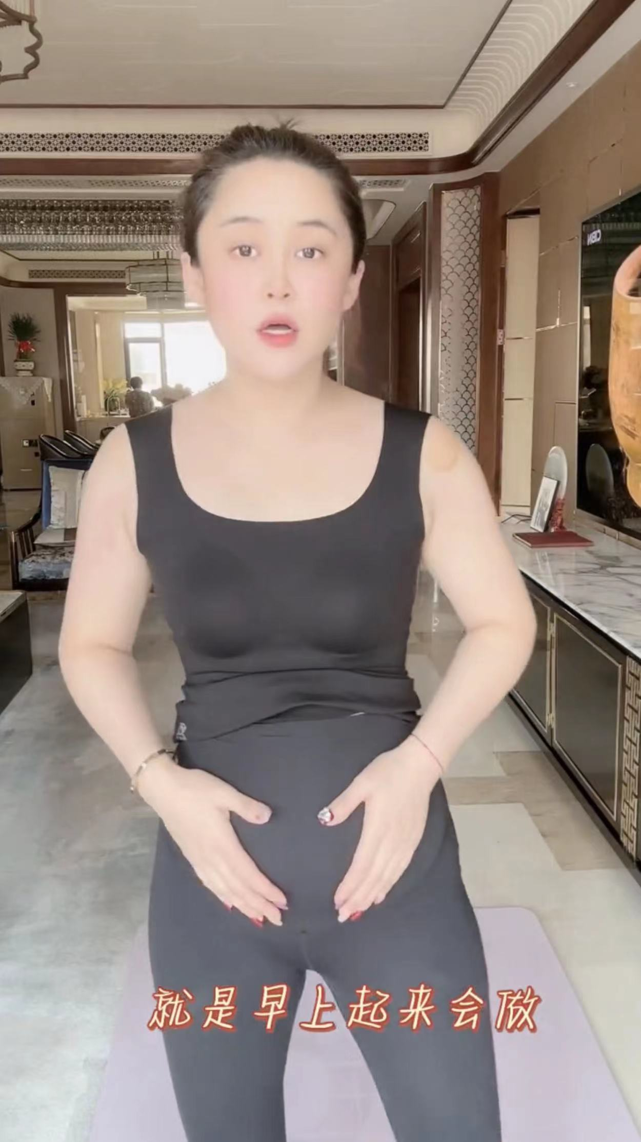 吴琼|曝长贵小19岁老婆怀二胎！白嫩丰腴孕肚突出，涂指甲喝白酒引争议