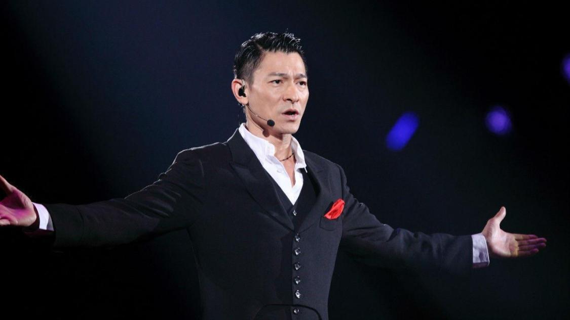 刘德华|看《披荆斩棘》意外被刘德华圈粉，提携后辈，刘德华是真“大哥”