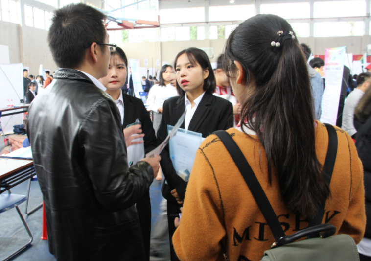 穿衣搭配|中国银行公开招聘，1万余个岗位虚席以待，专业不限年薪28万起