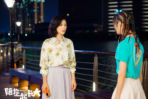 何景华|《陪你一起长大》：姐弟恋、二婚、二胎，乱炖式家庭的育儿悲剧