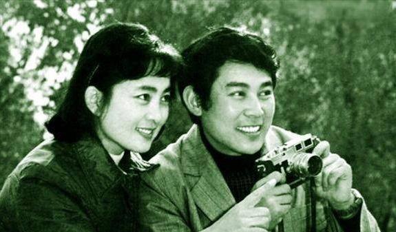 张金玲|张金玲：放弃前程生孩子，却被丈夫狠心抛弃，后改嫁富豪终获幸福