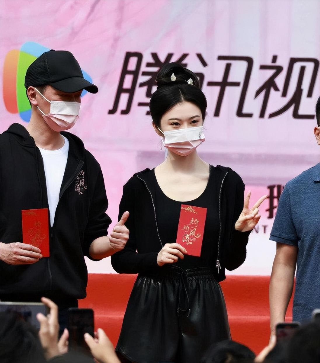 景甜|冯绍峰景甜新戏开机,男方陷中年发福风波,景甜生图又白又美