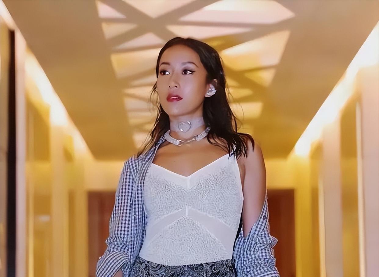 吉克隽逸|吉克隽逸劝女生敢于正视年龄，打破年龄焦虑，并调侃自己很白！