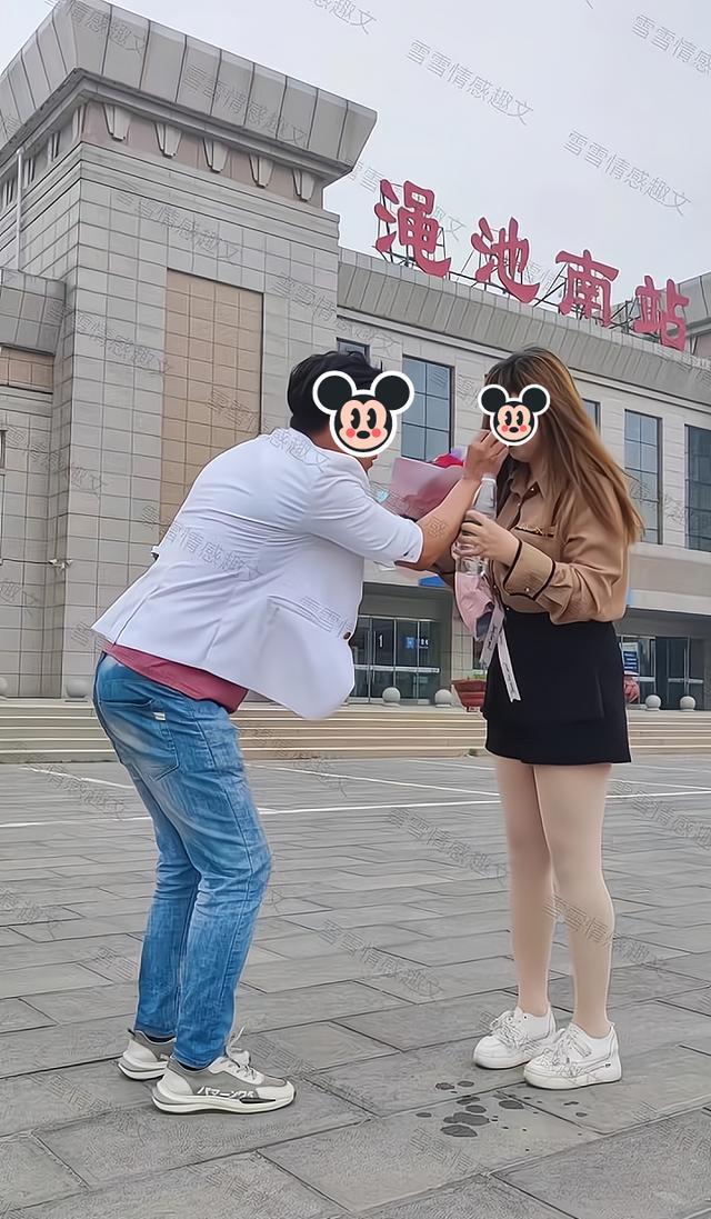 女子去相亲,初次见面就要求男子背她回家:考验你体力的时候到了