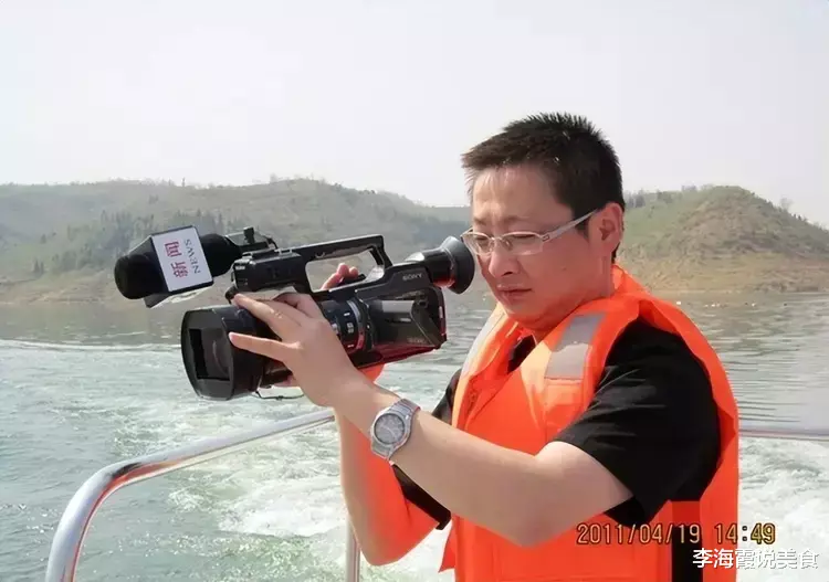 11年前曝光地沟油的记者被人捅杀,群众为何不信警方公布的案情?