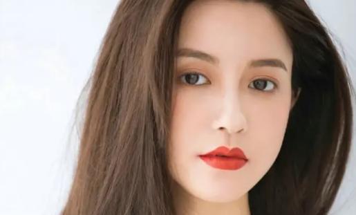 张大奕|网红张大奕：曾自曝一年赚3亿，后被董花花手撕破坏其家庭