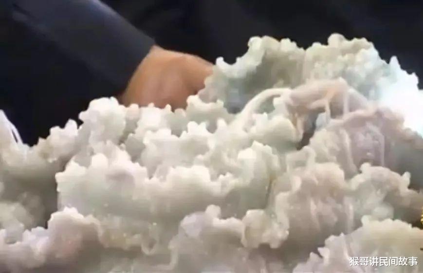 翡翠|贵妇带150公斤“翡翠白菜王”鉴宝,专家傻眼,直呼:“无价之宝”!