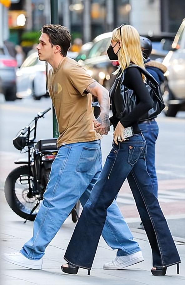 贝克汉姆|贝克汉姆长子近照曝光!婚后首次携娇妻逛街,大布成跟班随时呵护