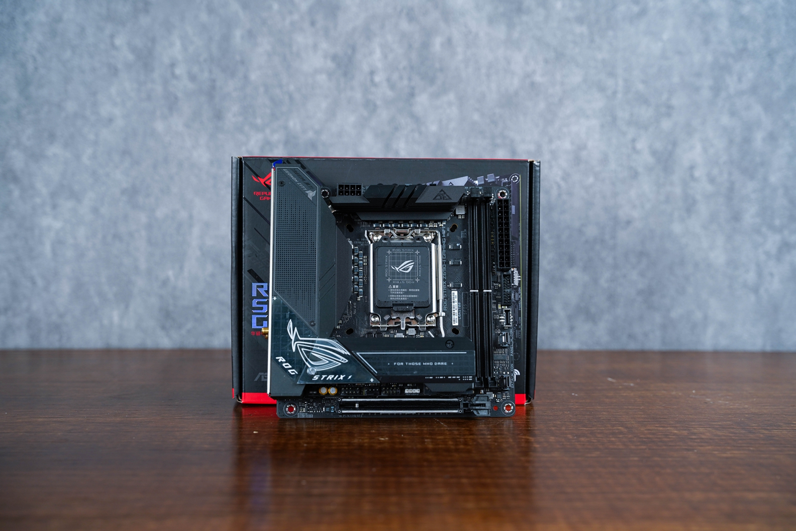 显卡|11L银黑策划， A4-H20携手12代酷睿与D5的游戏小钢炮装机体验