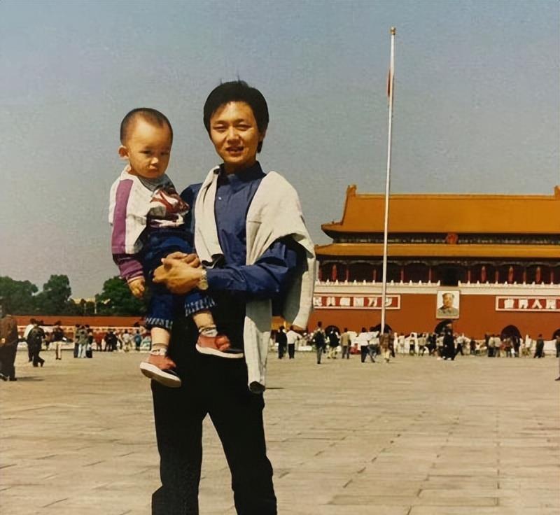 刘奕君|刘奕君妻子吕梓媛,嫁二婚演员丈夫,如今一家四口幸福甜蜜