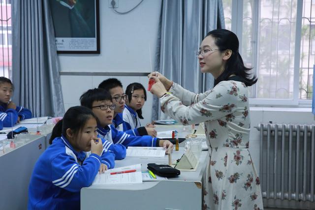 教师|招聘门槛又提升了!中小学教师迎来改革,师范生表示有苦难言!