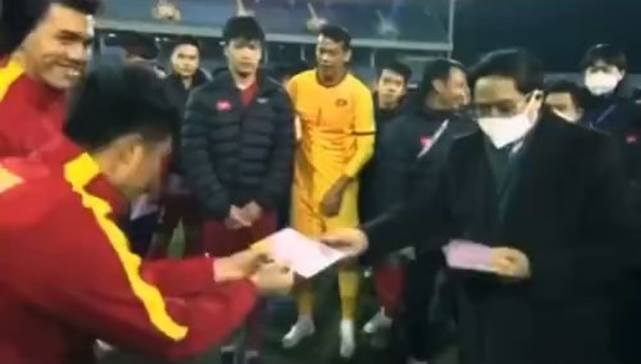 归化球员|“跟中国踢球不要有心理负担，吃春卷，过大年！”
