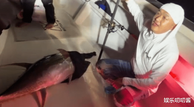 岳云鹏|岳云鹏包贝尔包船出海，5天花2万遭嘲“飘了”，网友：花你钱了？