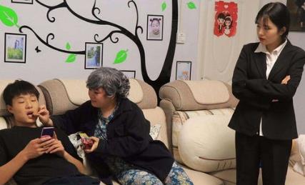 残疾人|“新型啃老”出现了?父母还被蒙在鼓里,反而认为孩子努力上进