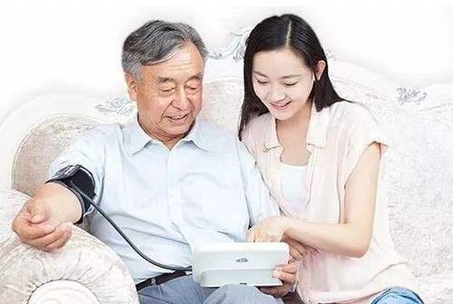 睡眠|收缩压超过140mmHg,睡觉前忍住这四件事,血压可能会慢慢降下来