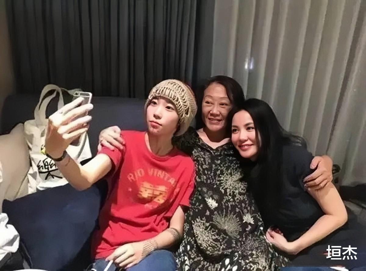 王菲|把两位前婆婆当成亲妈,帮助情敌女儿出道,王菲的格局不一般