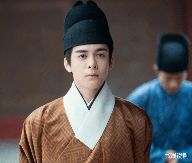 曾舜晞|相差21岁演情侣,网友不骂反夸,李小冉曾舜晞凭啥这么“狂”?