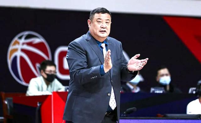 徐长锁|宁愿续约徐长锁，也不去争夺600万的高诗岩？丁彦雨航依旧难夺冠