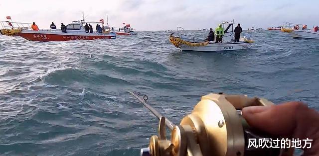 浙江4名男子驾船3小时去海钓，收获了17条大黄鱼，总价值4.4万元