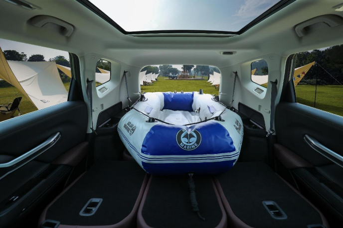 吉利汽车|新豪越空间不是一般大，后备箱竟能放下钓鱼艇