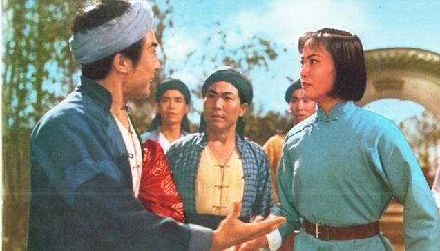 街拍|文革中《杜鹃山》的改编是艺术的升华，现如今创排《乌豆》是倒退