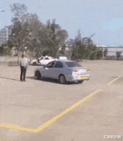 饵料|白素贞飞行的时候为什么要把一只手往前伸?原来是这样~