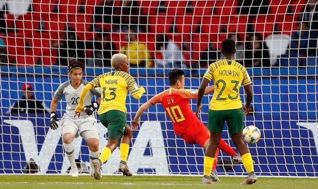 李影|5-1！中国女足锋霸满血归来，6分钟内轰2球，曾因女友问题被弃用