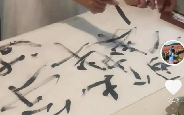 余秀华直播写书法,字迹凌乱认不出,网友:丢人现眼