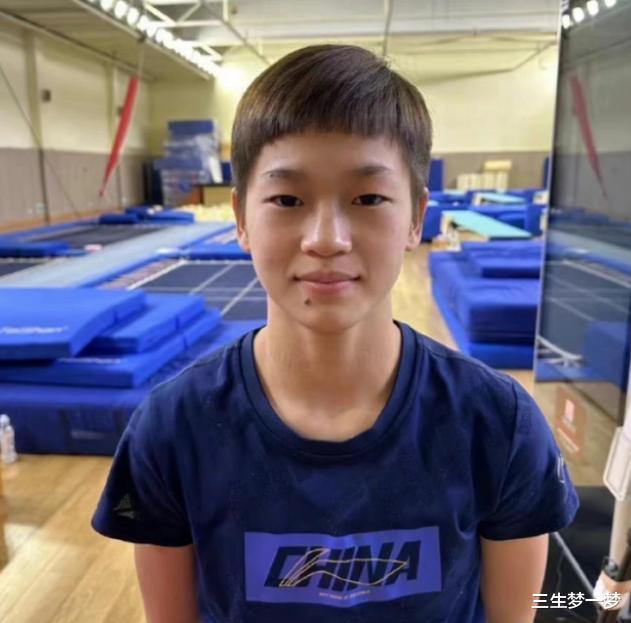 高马尾 15岁奥运冠军真幸福！全红婵新发型太时髦 陈若琳亲自给她剪头发