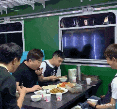 鸡蛋 小S二女儿晒美照，俏皮wink“星”味十足，网友纷纷感叹也太好看了吧