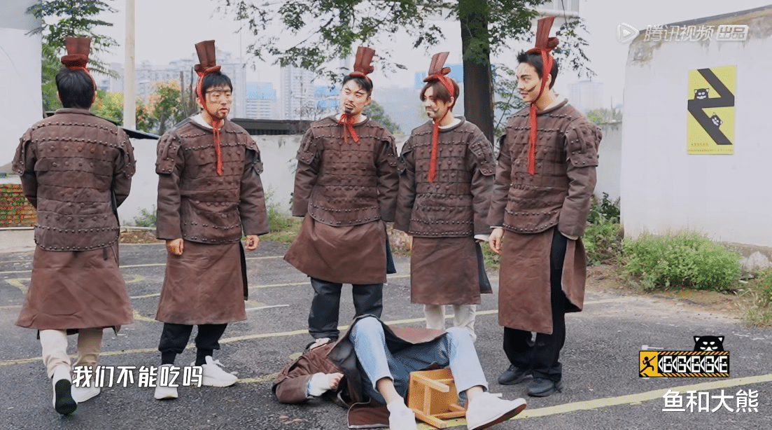 彭昱畅|欺负老实人？彭昱畅按规则玩游戏被罚输引争议，导演不作为是主因