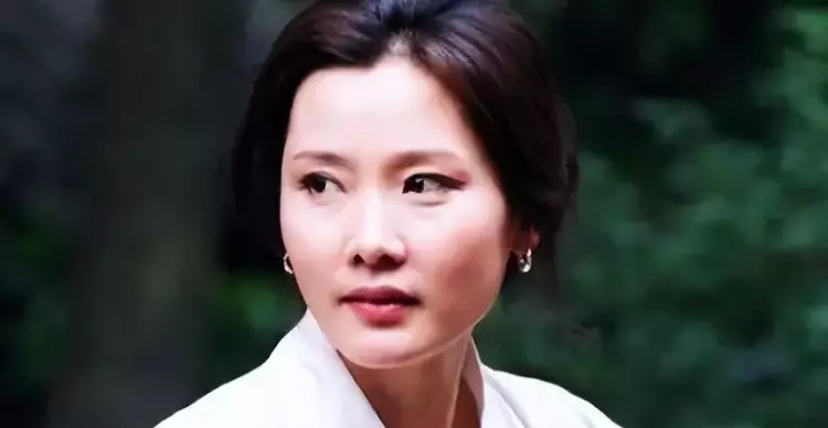 何赛飞|59岁的何赛飞，在公婆的催生下改写了她的结局，人生圆满终无遗憾