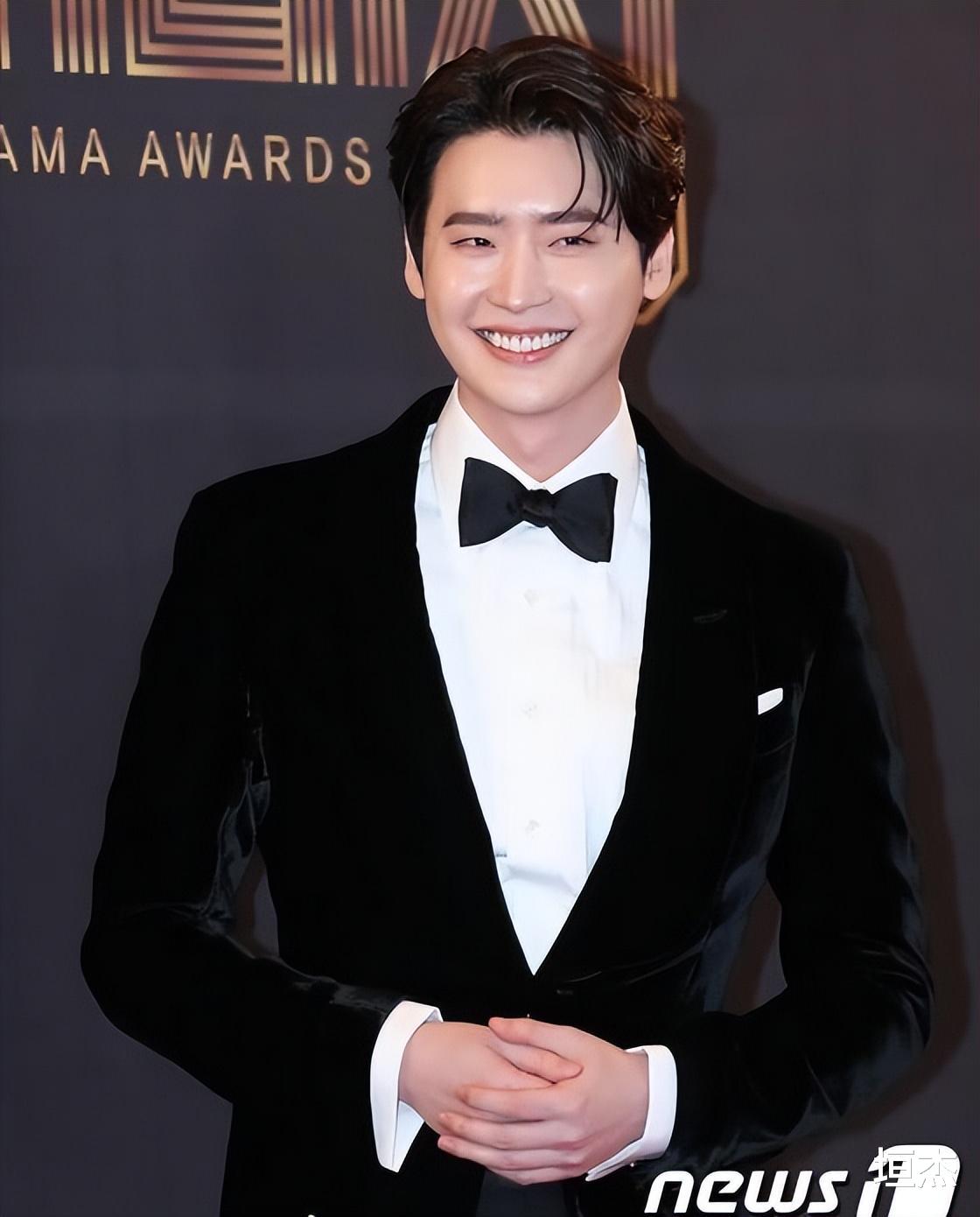 李钟硕|韩媒果然“实在”!李钟硕的图,不P一下就放出来