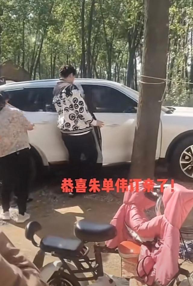 朱之文|大衣哥首度回应儿子订婚,夸赞准儿媳有文化懂礼貌,父母有做生意