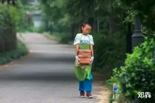 他,坐拥百亿身家,亲哥借钱却一毛不拔,家人重病也视而不见