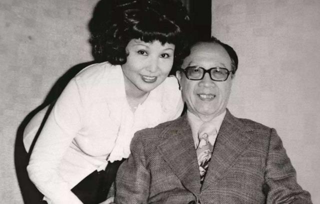 冰心|1975年,72岁梁实秋娶女明星,冰心指着照片:他就是过不了这一关