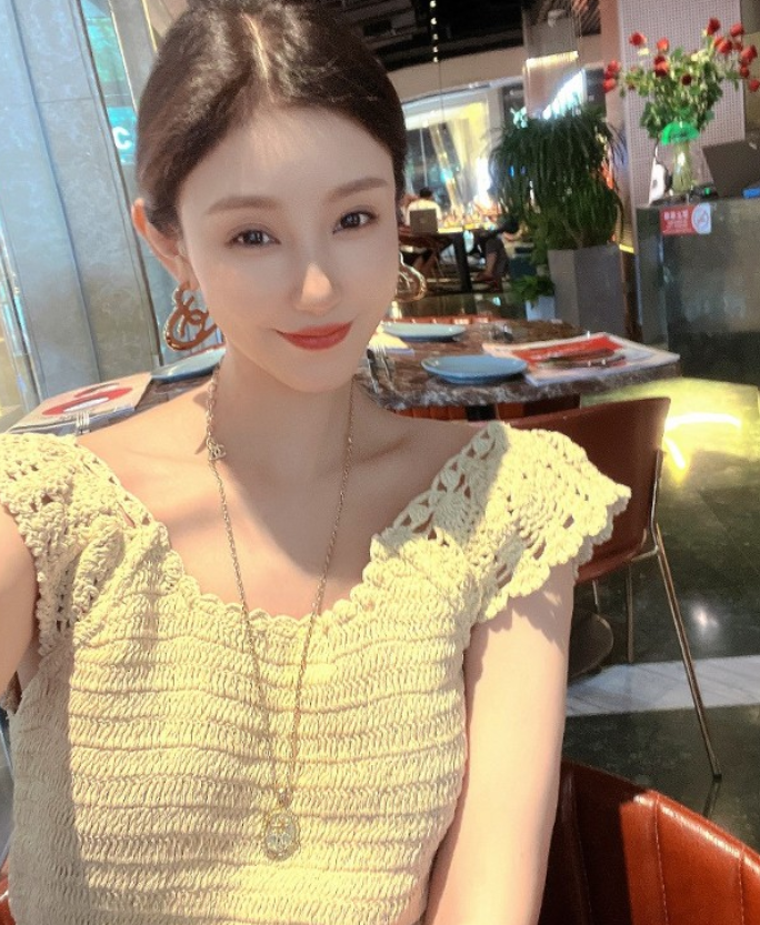 吴启华|吴启华前妻滞留三亚，发文大骂酒店服务态度差！一晚房费要3千多元