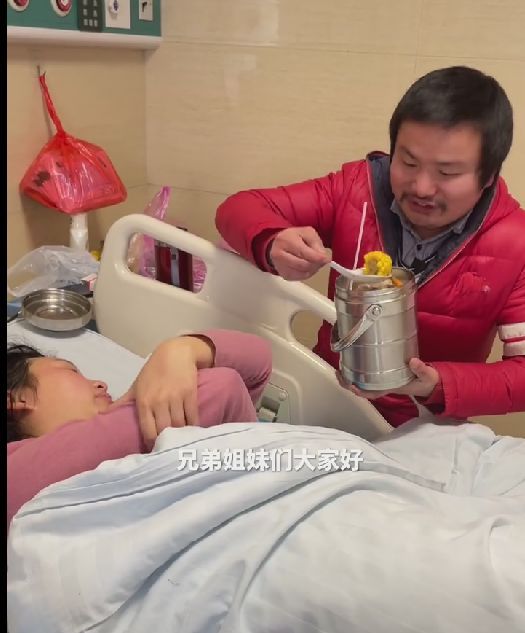 苹果|偶遇网红牛爱芳,用苹果手机住五星级酒店,人前人后大不同