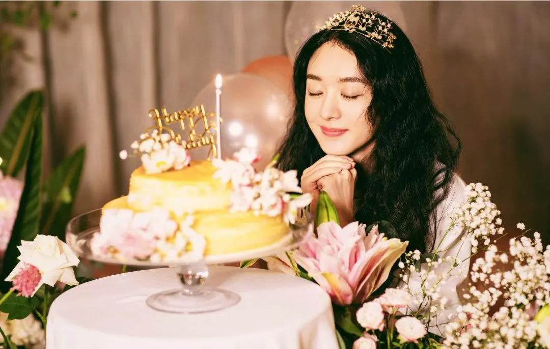 赵丽颖|三十五岁赵丽颖海边庆生,从小透明到收视女王,粉丝感动落泪