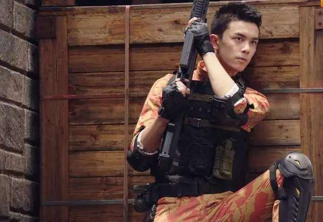 吴磊|《穿越火线》男主原定彭昱畅,最后临开机换了吴磊!