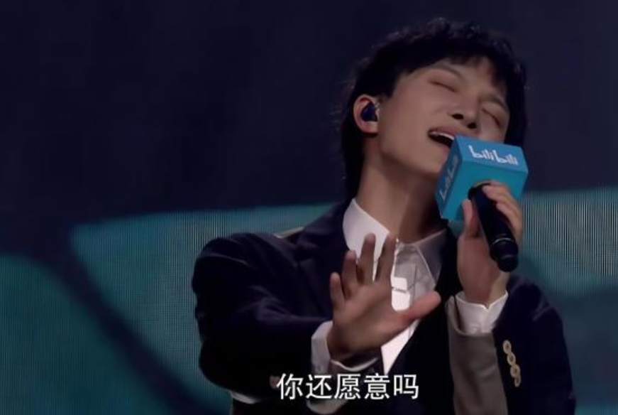 周深|起风了这首歌，最经典的是辣椒的，最动情的是周深