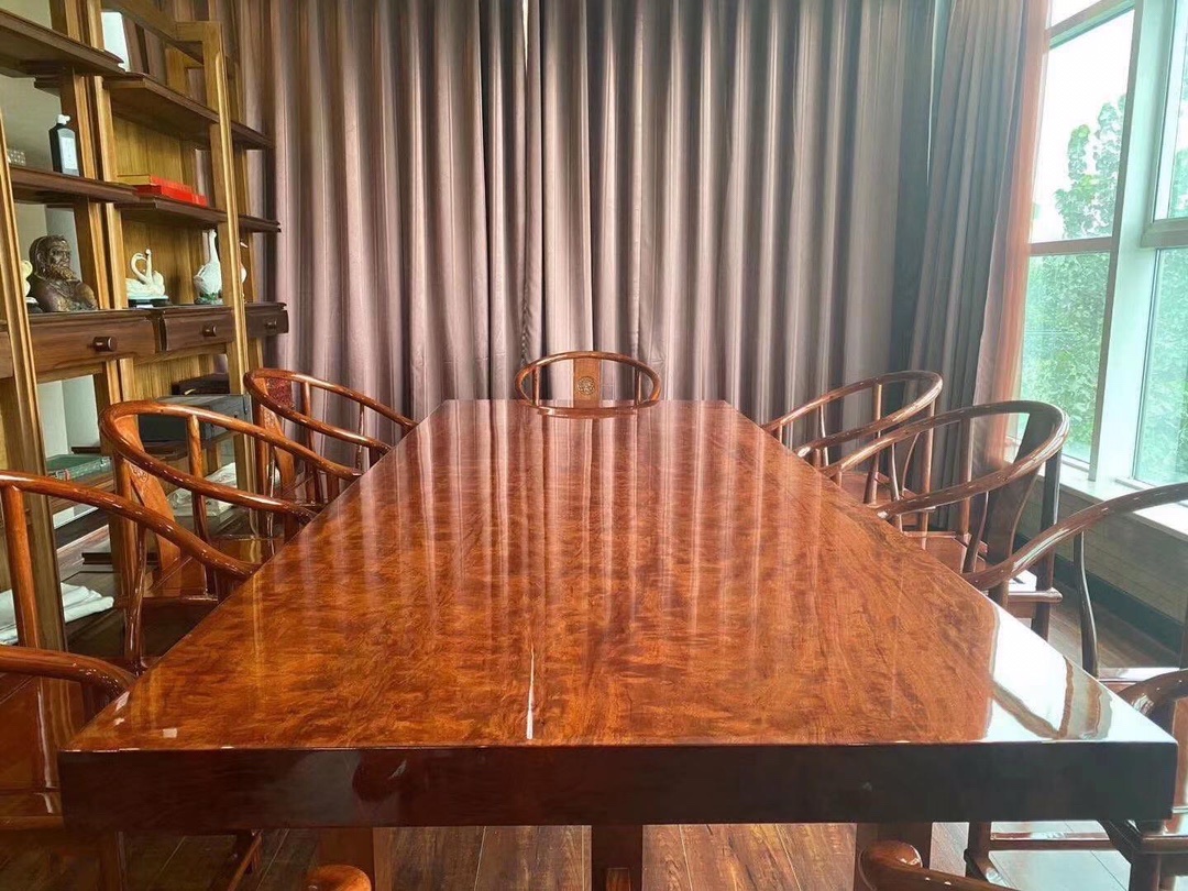 带你了解人人都说好的实木大板桌—巴花大板桌