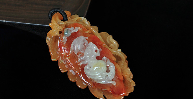 翡翠|世人皆爱翡翠，爱它五彩斑斓的色泽，翡翠的色泽是怎样形成的？