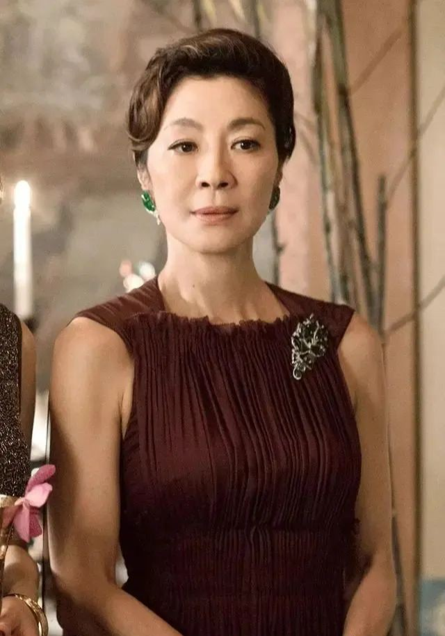 杨紫琼|带1000万珠宝进组，谈18年恋爱不结婚，彪悍的人生不需要解释.