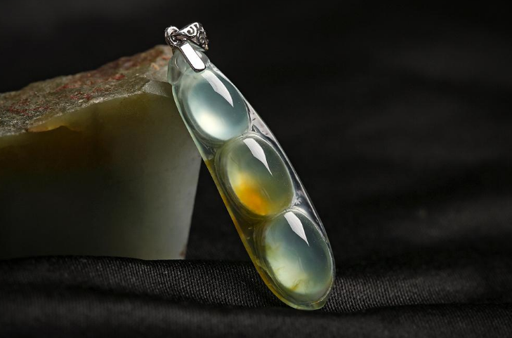 翡翠|翡翠四大挂件,其中的含义要清楚,选择适合自己的挂件