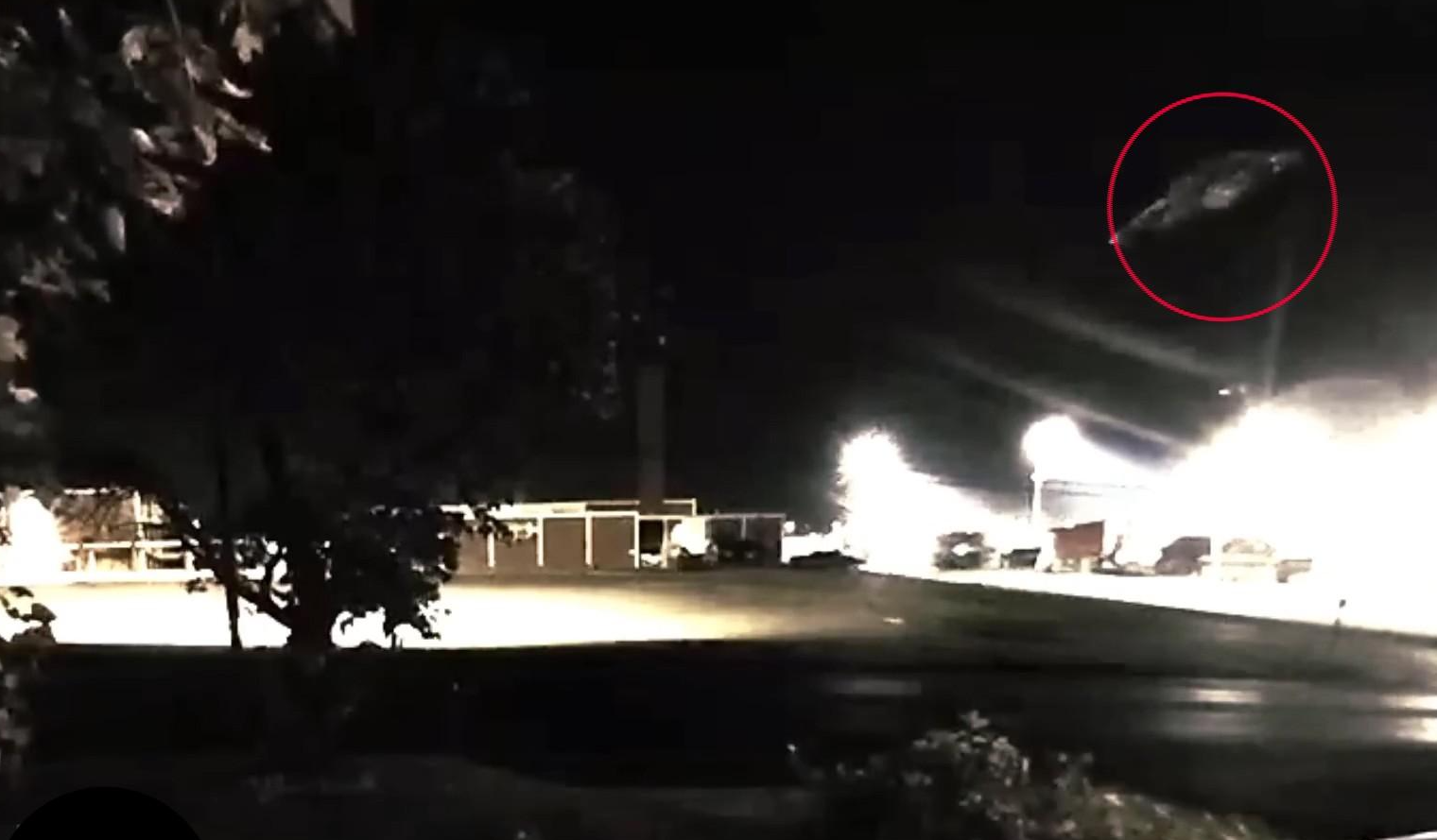 新月形UFO:真有无形的眼睛在监视吗?这些物体是啥呢