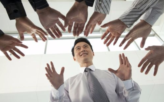 神剑|职场人士,如何才能与同事相处好关系?