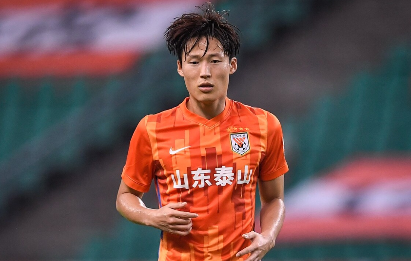 泰山队|MVP+国脚签5年长约！泰山队“中场铁三角”就位，3名首发将全离队