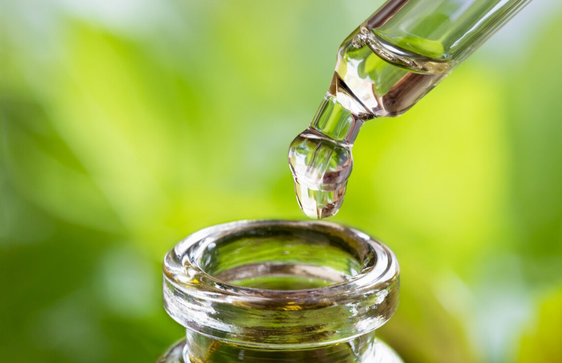 面霜 面霜和精华液相比，哪个更重要？学会正确使用，让肌肤变得更水嫩