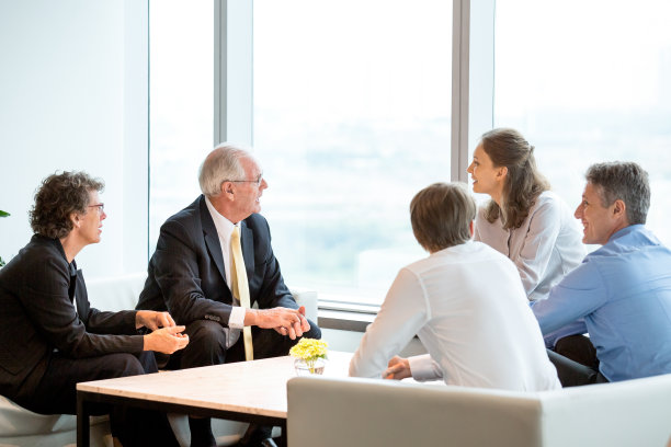 |部门经理：工作上没有分配任何责任，部门的业绩却都指望他独当一面